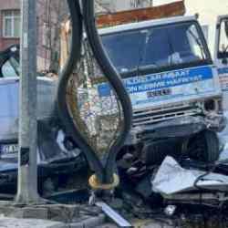 Gaziantep'te feci kaza: Trafik ışıklarında bekleyen 6 araca çarptı