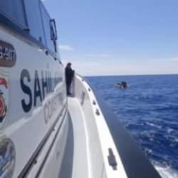 İzmir açıklarında 57 düzensiz göçmen kurtarıldı