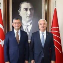 Listeleri ge&ccedil; teslim etmişlerdi! CHP&rsquo;ye &Ouml;zg&uuml;r &Ouml;zel'in memleketinde şok