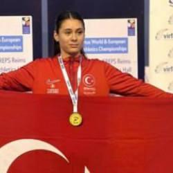 Özel atlet Aysel Önder, dünya rekoru kırarak altın madalya kazandı
