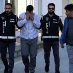 Ekiplere &lsquo;Hayırdır devrem&rsquo; diyerek sahte polis kimliği g&ouml;sterince şoku yaşadı! 