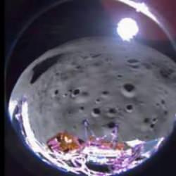 Ay'da yan yatan uzay aracı görüntü göndermeye devam ediyor...