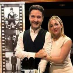 Sinan Özen’in 60. yaş günü eşi tarafından sürpriz bir parti ile kutlandı! 60 yaşına girdiğine kimse inanamadı