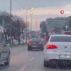 Esenyurt’ta trafikte tartıştığı sürücüyü önce takip etti sonra defalarca arabasına çarptı