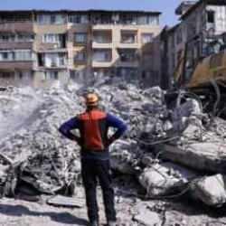 Türkiye peş peşe sallandı! Deprem uzmanları bu fay hattı için uyardı...	