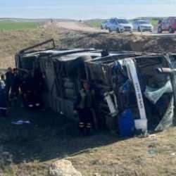 Ankara'da feci kaza! EGO devrildi, &ccedil;ok sayıda yaralı var