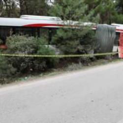 Belediye otobüsüne tır çarptı: Ölü ve yaralılar var!