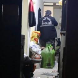 İzmir'de sır cinayet: Evinde bıçaklanmış halde bulundu