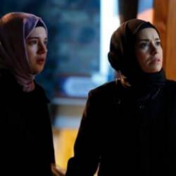 Kızıl Goncalar dizisi bitirilecek mi? Tüm gözler yapımcının aldığı karara çevrildi!