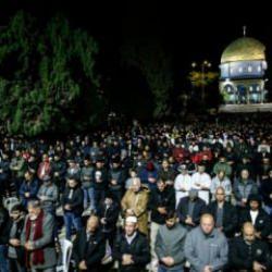 İşgalci İsrail engelleyemedi! Mescid-i Aksa'da 35 bin Müslüman saf tuttu