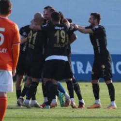 Ümraniyespor, Adanaspor'u 2 golle geçti