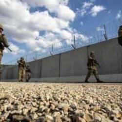 Yasa dışı yollarla sınırdan ge&ccedil;meye &ccedil;alışan 4'&uuml; ter&ouml;rist 46 kişi yakalandı