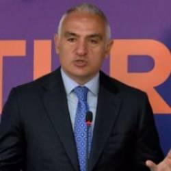 Bakan Ersoy, Adana'da Portakal &Ccedil;i&ccedil;eği Karnavalı etkinliklerine katıldı