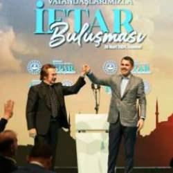 Murat Kurum, Orhan Gencebay'ın kendisi i&ccedil;in yazdığı şarkıya eşlik etti