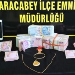 Yaşı kadının altınlarını ve y&uuml;kl&uuml; miktarda parasını alan dolandırıcılar yakalandı