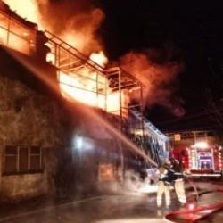 Bartın'da sanayi sitesinde yangın: 2 iş yeri zarar gördü