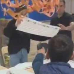 Gaziosmanpaşa'da sayımda ger&ccedil;ekleşen oy hinliği k&uuml;&ccedil;&uuml;k &ccedil;ocuk fark etti! Delil gibi olay