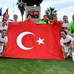 Millilerimizden tarihi zafer! Ermenistan'ı 7 golle devirdik