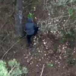 Pikachu kasklı motosikletli ormana g&ouml;md&uuml;, kazarken yakalandı!