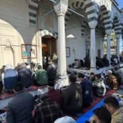 Tokyo Camisi'nde bayram namazı kılındı