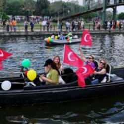 Adana'da Portakal Çiçeği Karnavalı kapsamında su korteji yapıldı