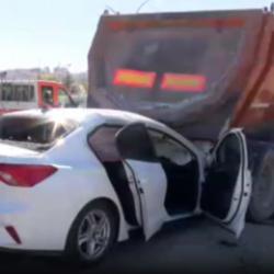 Ankara'da feci kaza: Park halindeki kamyona çarpan otomobilin sürücüsü öldü