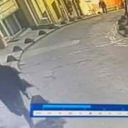 Beyoğlu’nda film gibi olay! Yanlış kişiyi vurdu: Bayramda el öperken yakalandı 