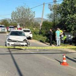Polisten kaçarken 2 otomobilin çarptığı motosikletteki yolcu öldü, 1'i ağır 2 yaralı