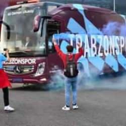 Trabzonspor, Kayseri’de meşalelerle karşılandı