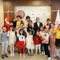 Bakan Göktaş, koltuğunu 11 yaşındaki şehit kızı Elif Naz'a devretti