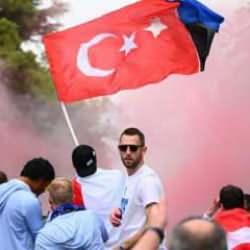 İnter'in şampiyonluk kutlamalarında Türk bayrağı!