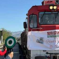 'Turistik Diyarbakır Ekspresi' Elazığ'da! Yolcular şehre hayran kaldı