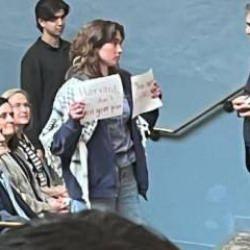 Harvard öğrencisi soykırıma verilen destek nedeniyle ödülünü reddetti