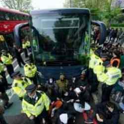 İngiltere’de yasadışı göçmenlerin nakli protesto edildi: 45 gözaltı