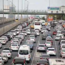 İstanbul'da haftanın ilk iş günü yoğun trafikle başladı