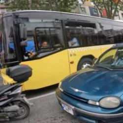 İstanbul’da trafikte kahkahaya boğan kaza: Motosikletine çarpan kişi annesi çıktı