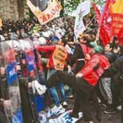 İstanbul'daki 1 Mayıs g&ouml;sterilerinde g&ouml;zaltına alınan 65 ş&uuml;pheliden 38'i tutuklandı