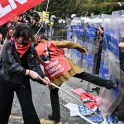 C&uuml;neyt &Ouml;zdemir'den 1 Mayıs'taki vandallara tepki: O kelime ağzıma geliyor, s&ouml;yleyemiyorum