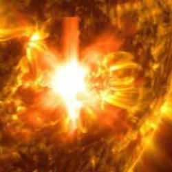 NASA, Güneş'te yaşanan dev patlamayı yayınladı