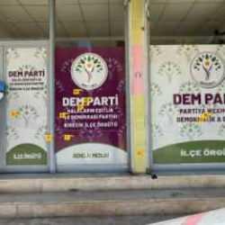 Birecik'de DEM Parti b&uuml;rosuna silahlı saldırı