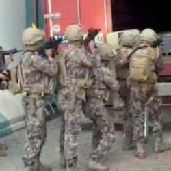 Dorsenin kapağını açan polisler içeri böyle girdi!