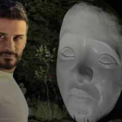 Engin Polat&rsquo;ın sosyal medya hesabından maske heykeli paylaşımı