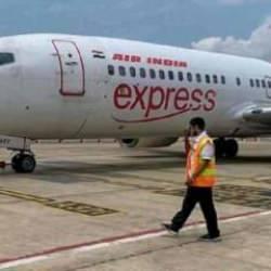 Hindistan havayolu şirketinde kriz: 300 kabin memuru 'hastalandı'
