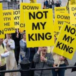 İngiltere'de monarşi karşıtlarınca ilk kez "Cumhuriyet Günü" kutlandı