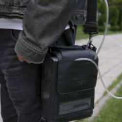 Nadir görülen yüksek tansiyon hastalığı nedeniyle 3 yıldır akciğerini çantasında taşıyor