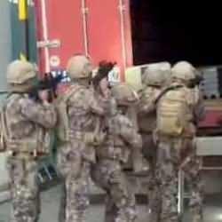 Tırın dorsesinden 17 düzensiz göçmen çıktı