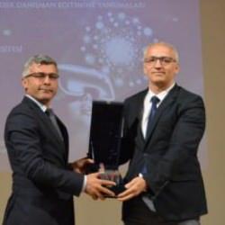 Eğitimci Yazar Şahin Aybek'e Empati Ödülü