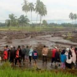 Endonezya'da sel bilançosu ağırlaşıyor