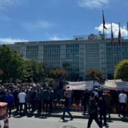 İETT'ye bağlı özel halk otobüsü sahiplerinden İBB binası önünde protesto gösterisi