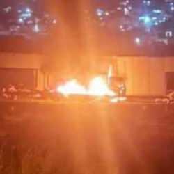 İsrail Gazze'ye gelen yardım tırlarını ateşe verdi